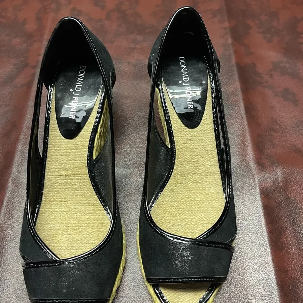 Donald J.‎ Pliner Coraa black wedge heels, size 8.5